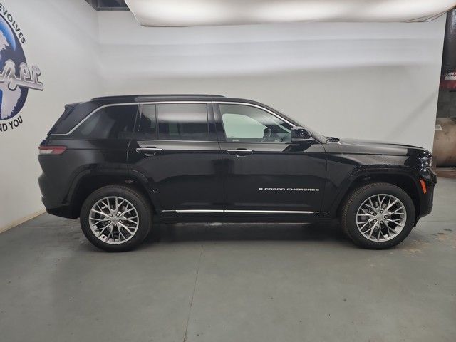 2025 Jeep Grand Cherokee Summit photo 6
