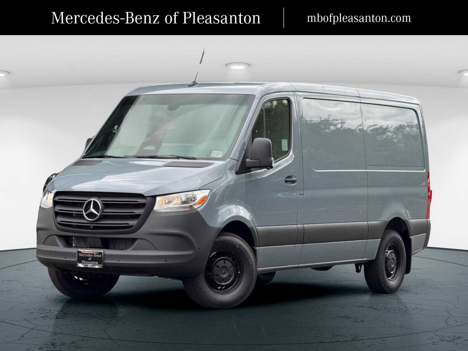 2026 Mercedes-Benz Sprinter Cargo Van Base's photo