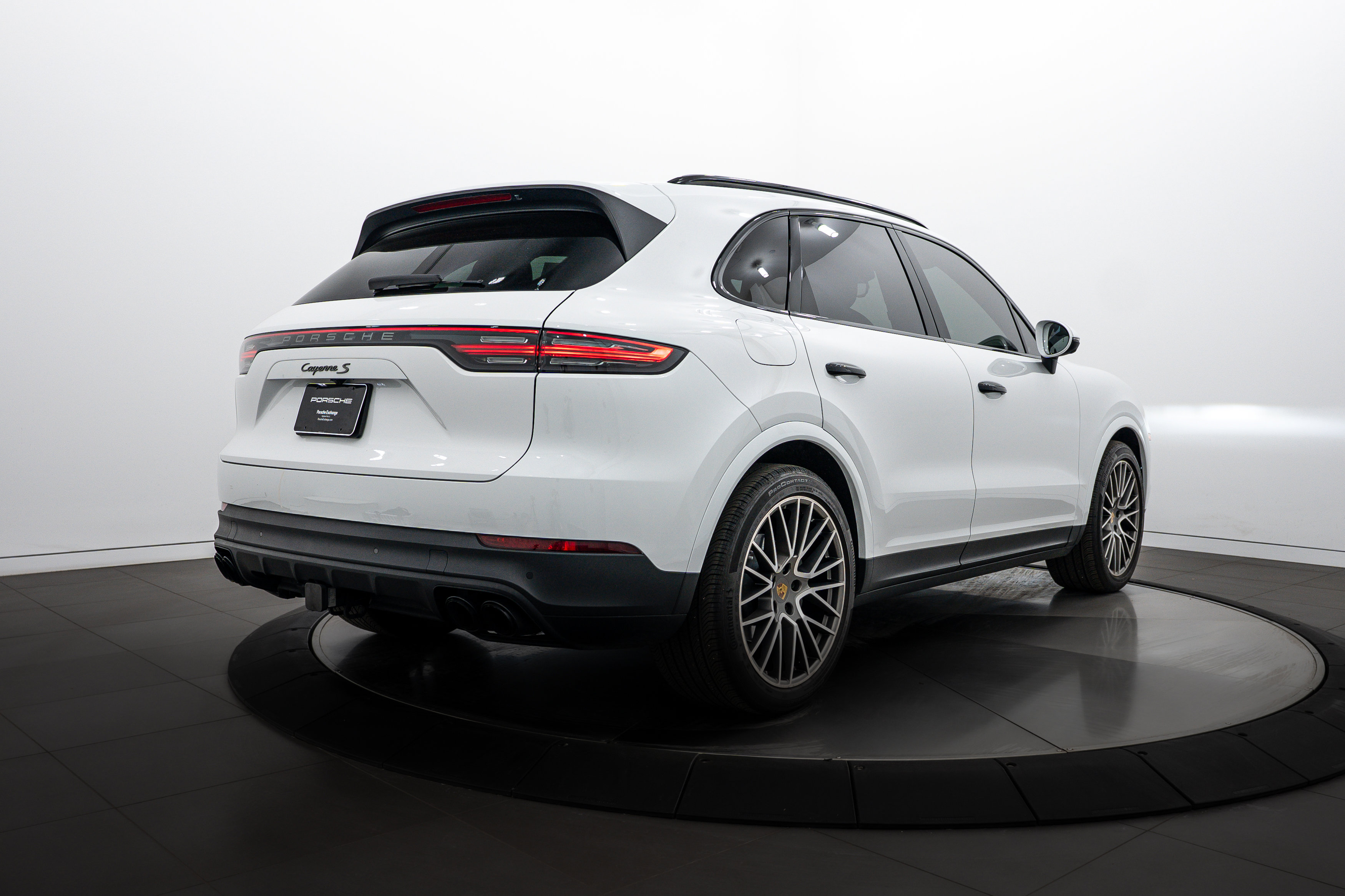 2023 Porsche Cayenne S Platinum Edition photo 4