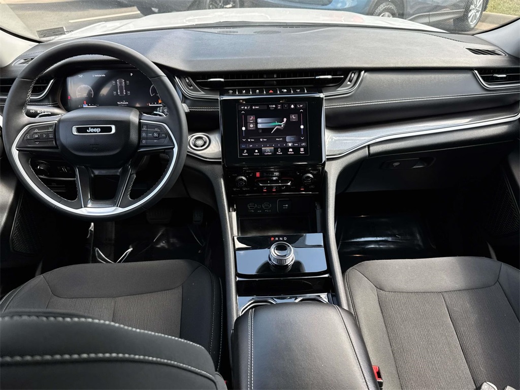 2023 Jeep Grand Cherokee Laredo photo 11