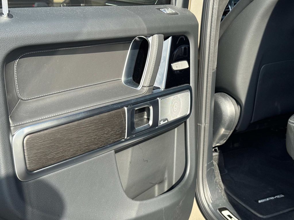 2025 Mercedes Benz G 550 photo 9