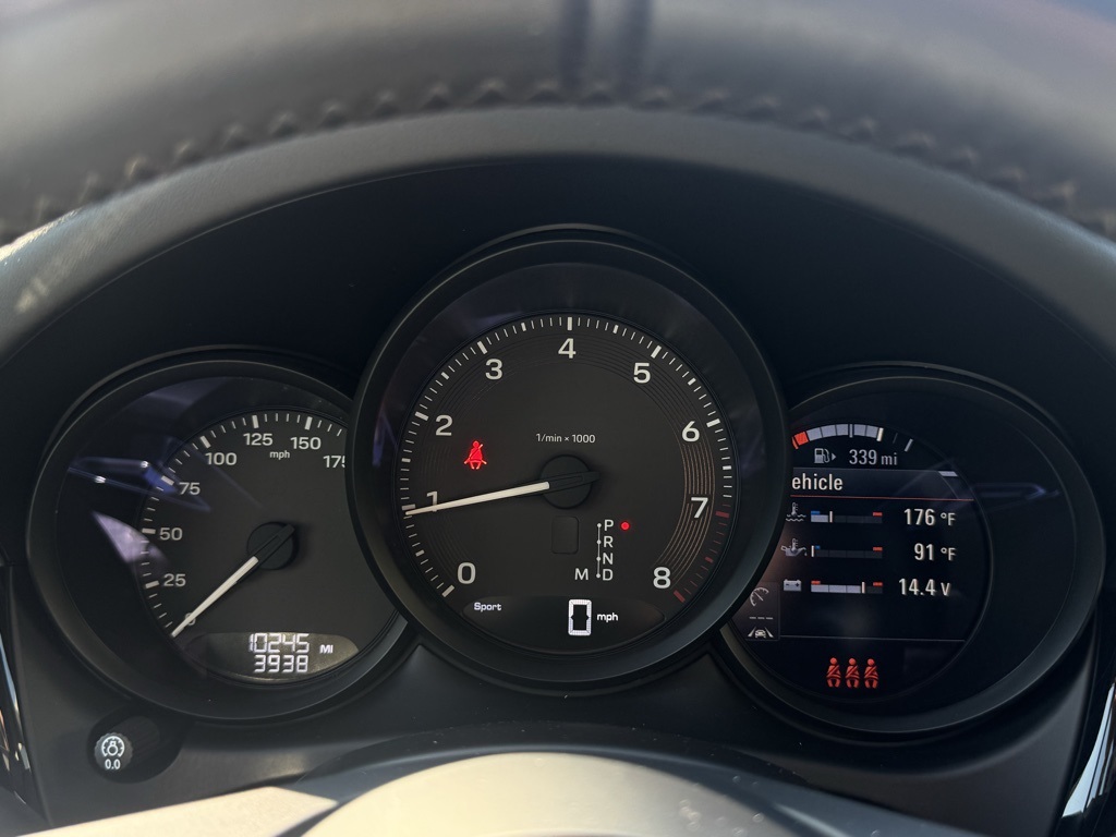 2023 Porsche Macan T photo 11