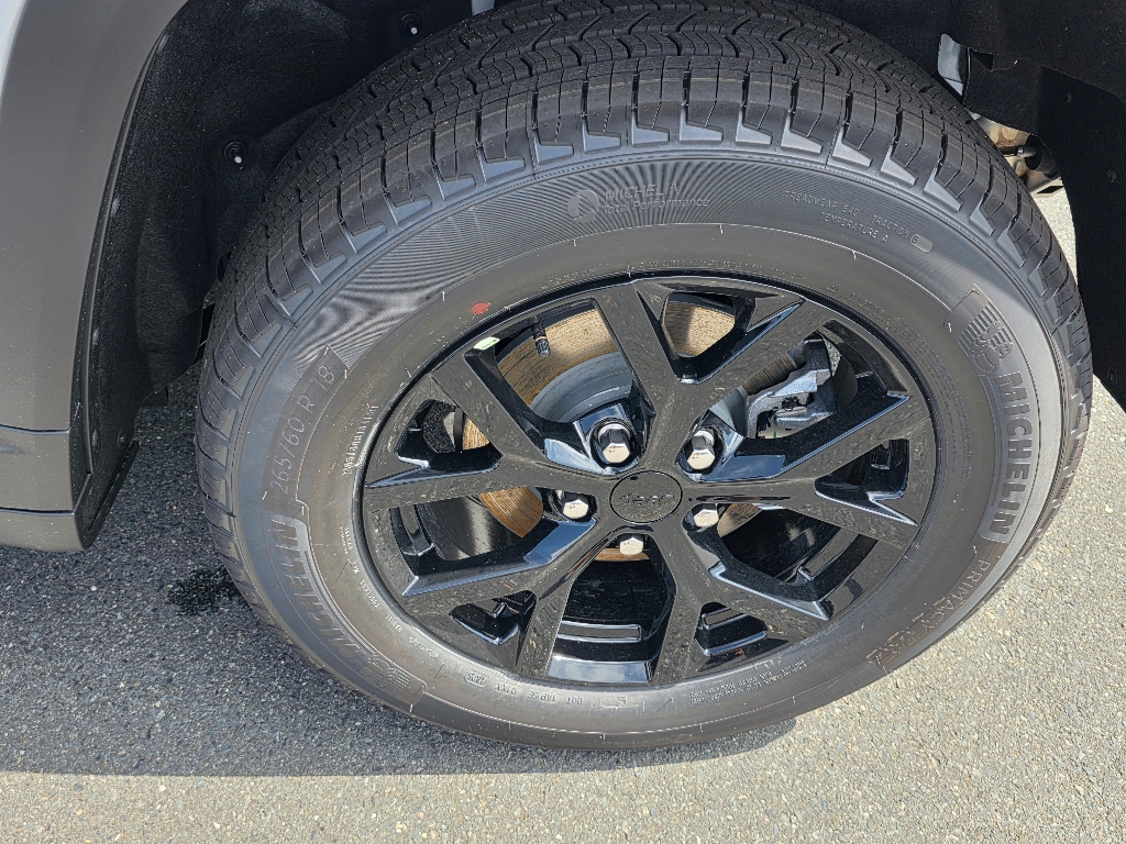 2025 Jeep Grand Cherokee Laredo photo 5