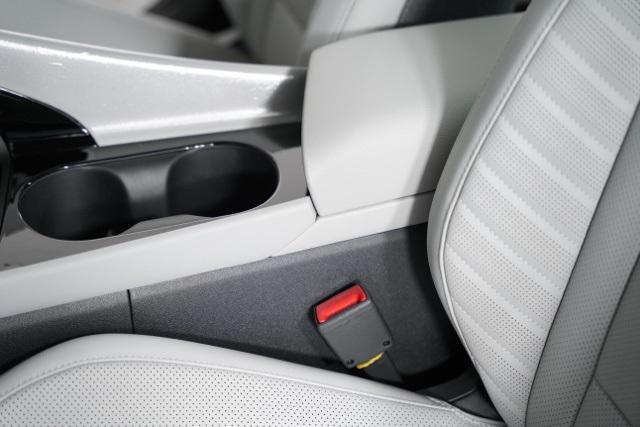2025 Hyundai Elantra Hybrid Limited photo 25