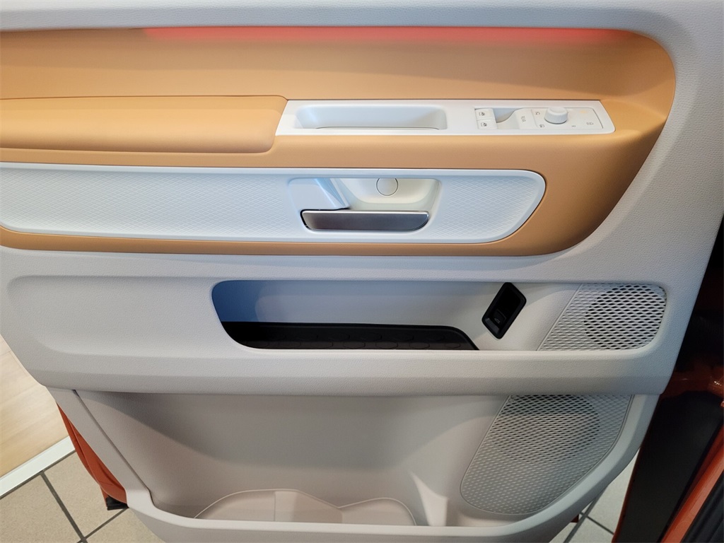 2025 Volkswagen ID. Buzz Pro Plus photo 10