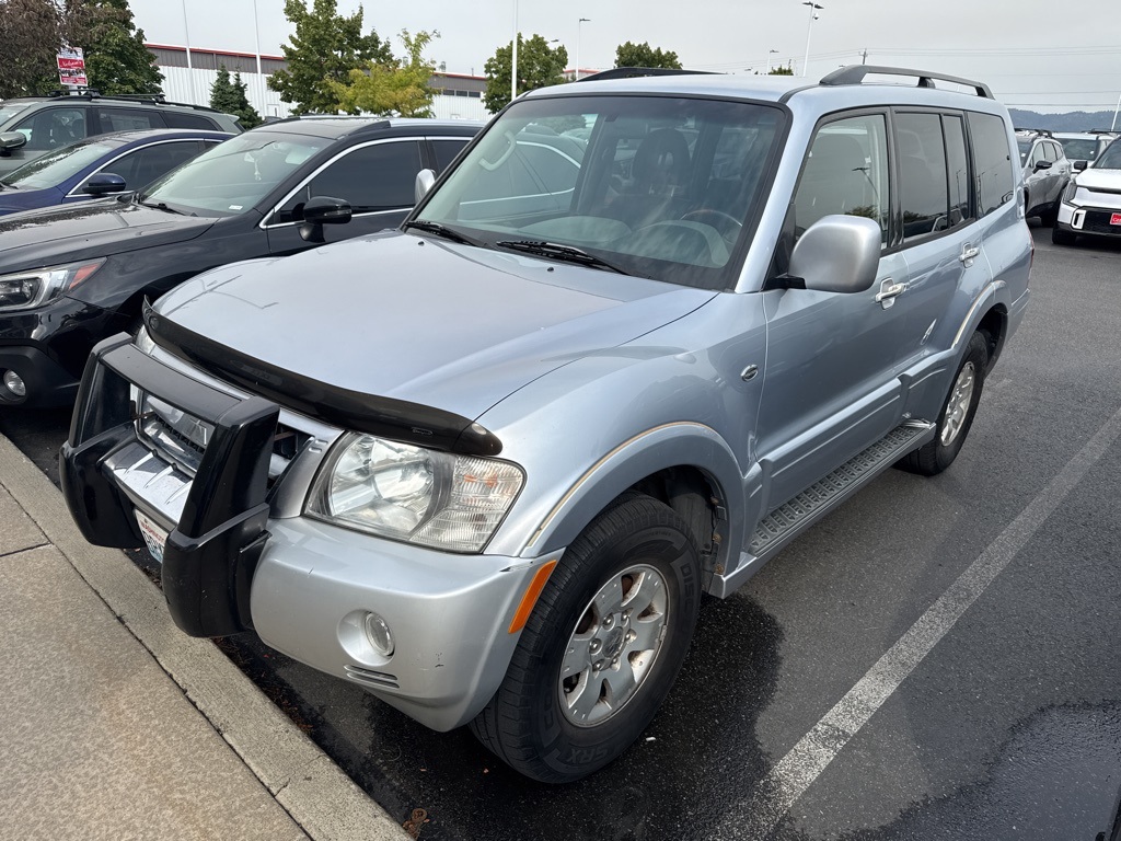 2004 Mitsubishi Montero Limited photo 2