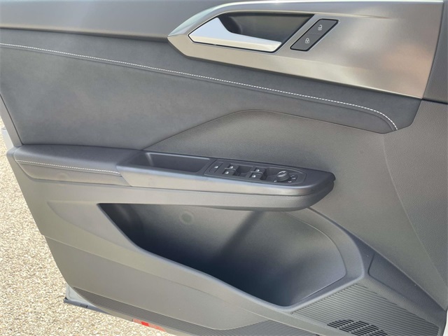 2025 Volkswagen Taos SE photo 20