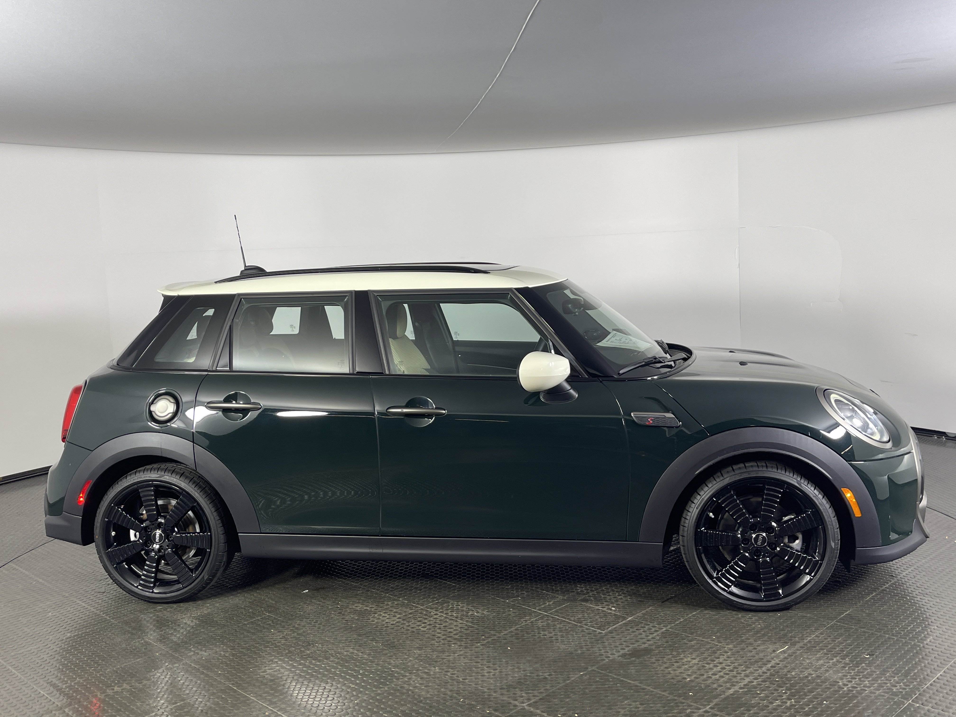 2023 Mini Cooper Hardtop S photo 2