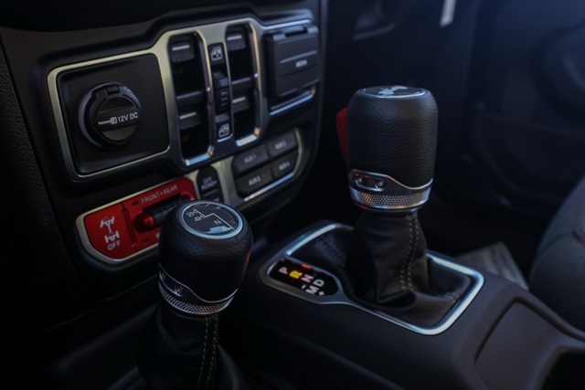 2025 Jeep Wrangler Rubicon photo 27
