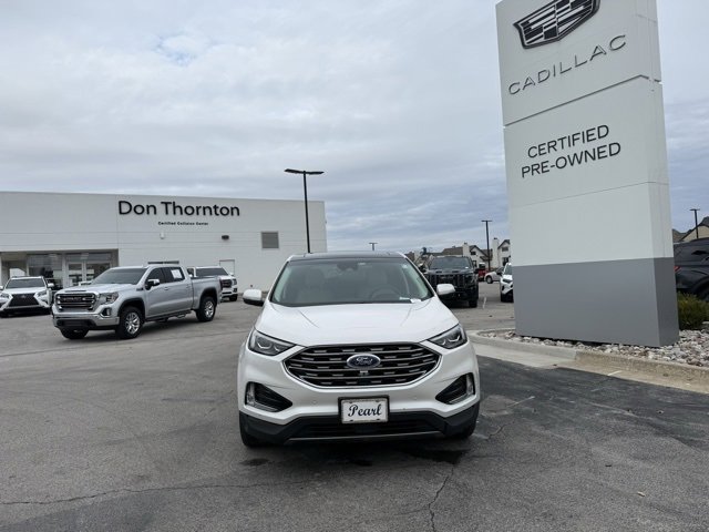 2019 Ford Edge Titanium photo 2