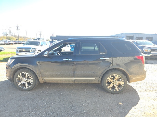 2019 Ford Explorer Platinum photo 2