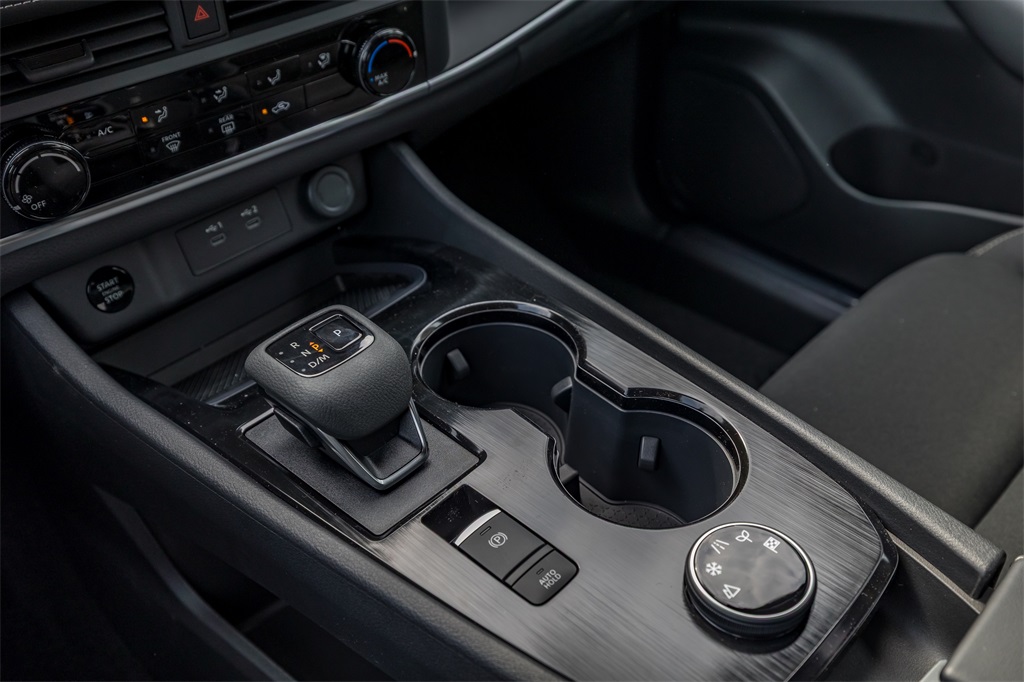 2025 Nissan Rogue S photo 14