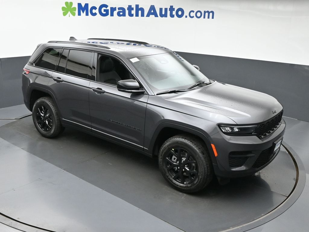 2025 Jeep Grand Cherokee Altitude photo 2