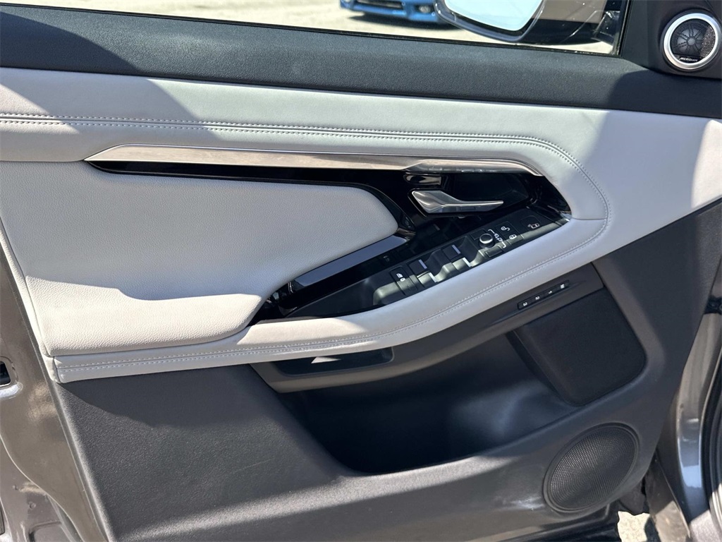 2020 Land Rover Range Rover Evoque SE photo 23