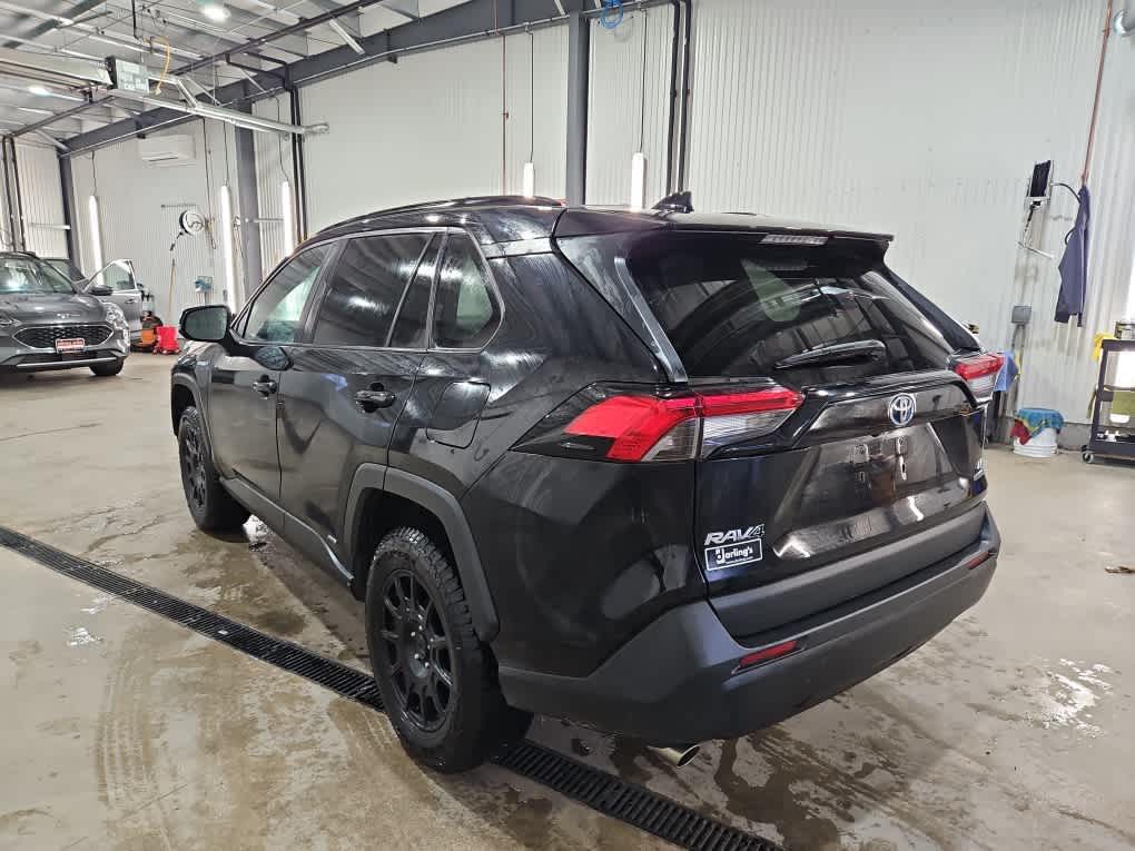 2021 Toyota RAV4 Hybrid LE photo 4