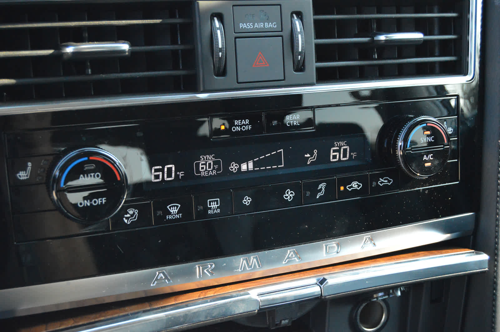 2024 Nissan Armada SL photo 12
