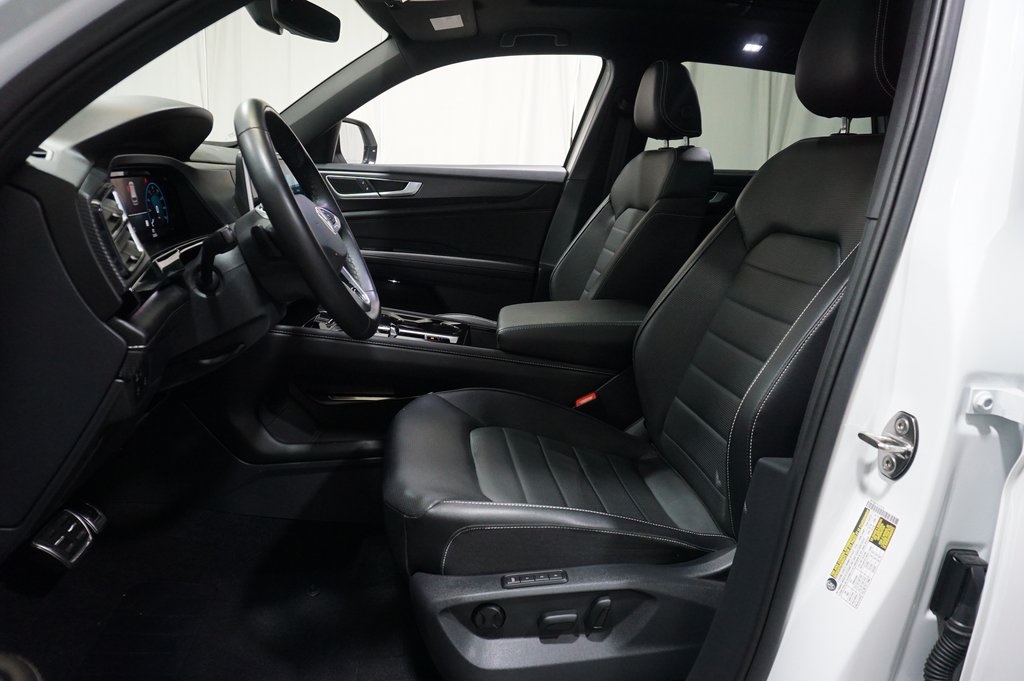 2025 Volkswagen Atlas Cross Sport SEL R-Line photo 10