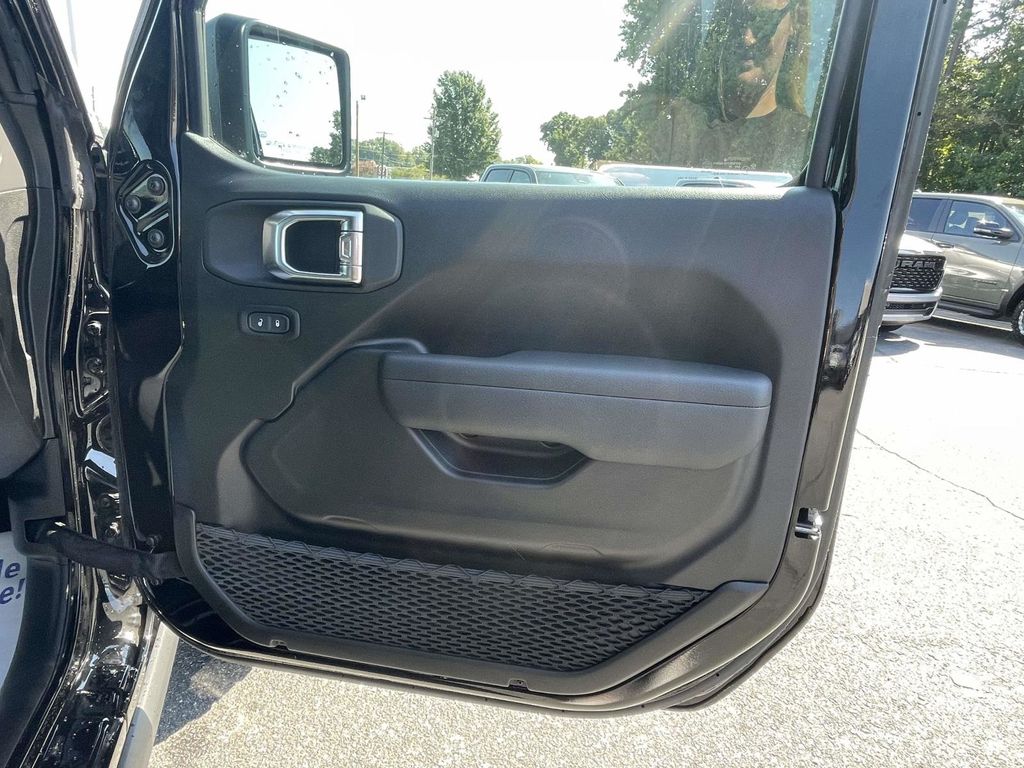 2025 Jeep Gladiator Rubicon photo 14