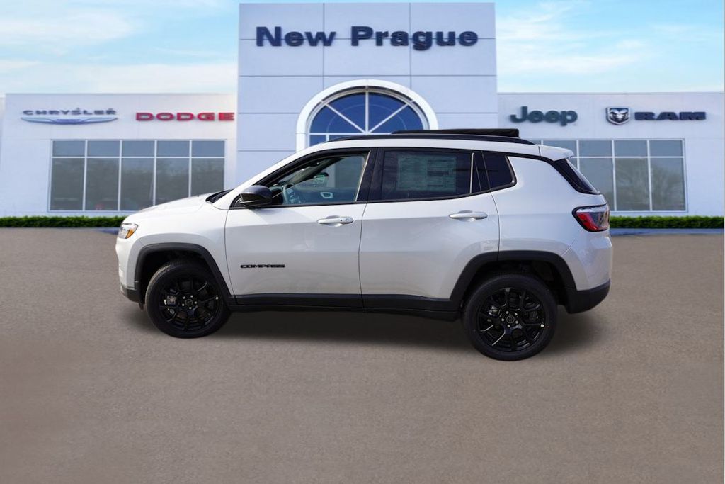 2025 Jeep Compass Latitude photo 2