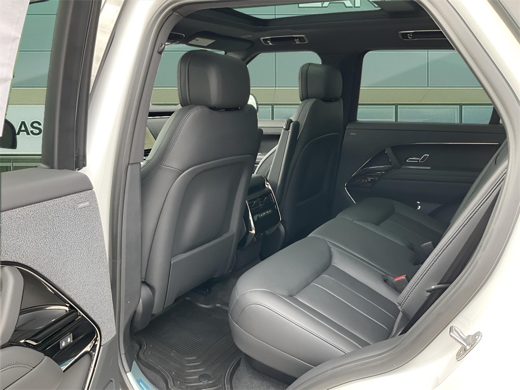 2025 Land Rover Range Rover Sport SE photo 15