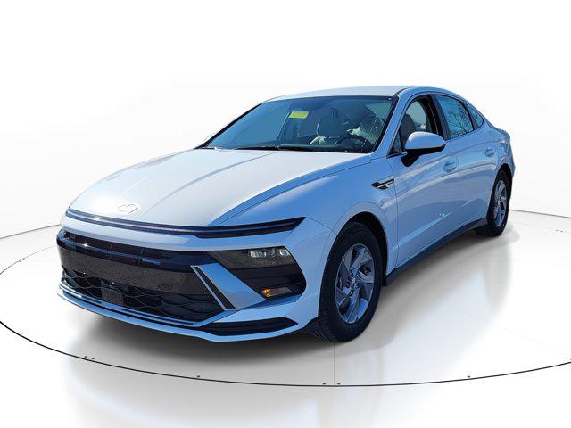 2025 Hyundai Sonata SE photo 2