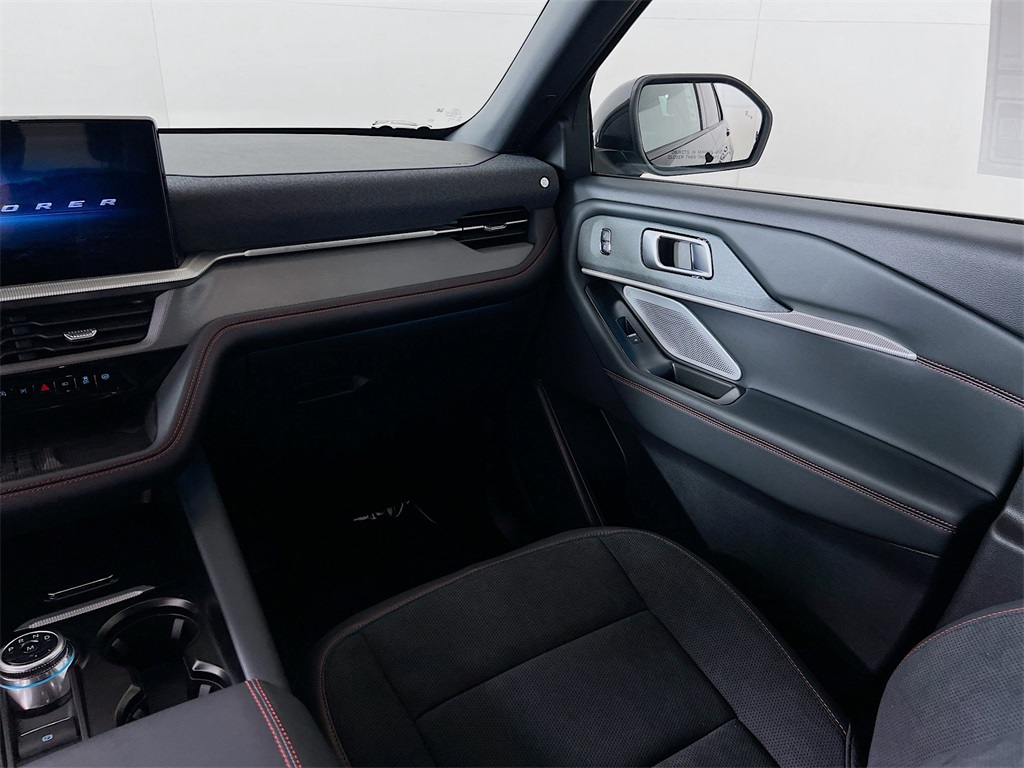 2025 Ford Explorer ST photo 26