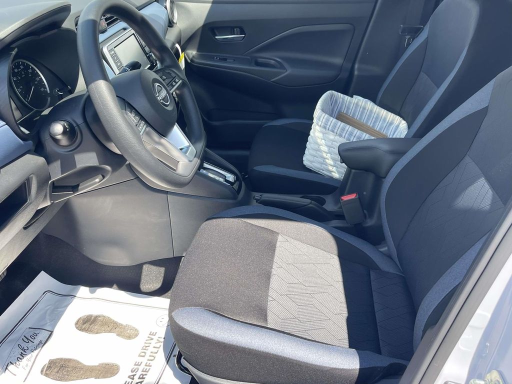 2025 Nissan Versa SV photo 13
