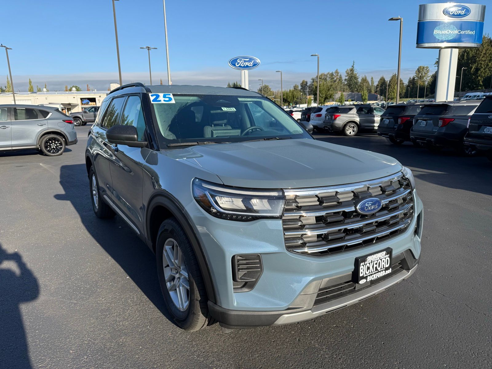 2025 Ford Explorer photo 3