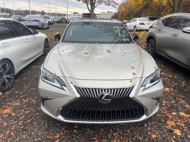 2021 Lexus ES 350 photo 2