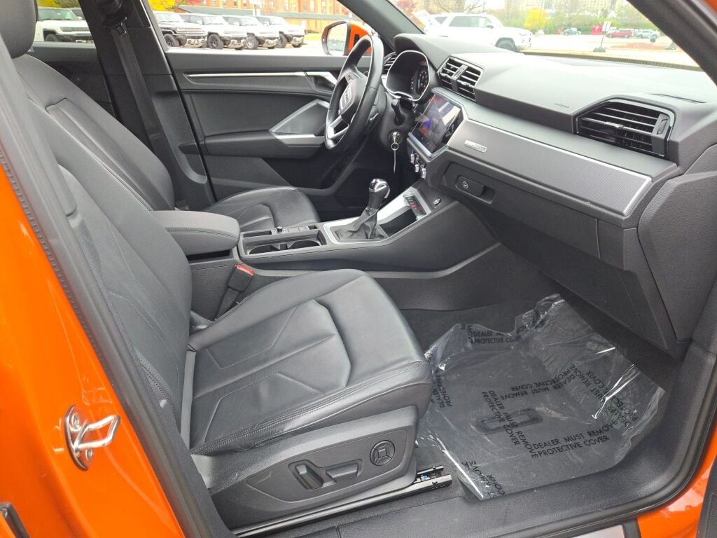 2022 Audi Q3 45 TFSI S line Premium photo 4