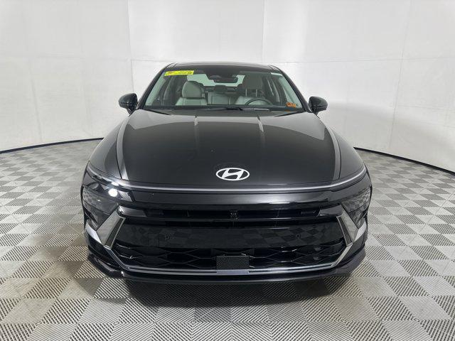 2025 Hyundai Sonata Hybrid Limited photo 2