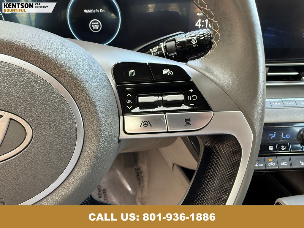 2025 Hyundai Elantra SEL Convenience photo 12