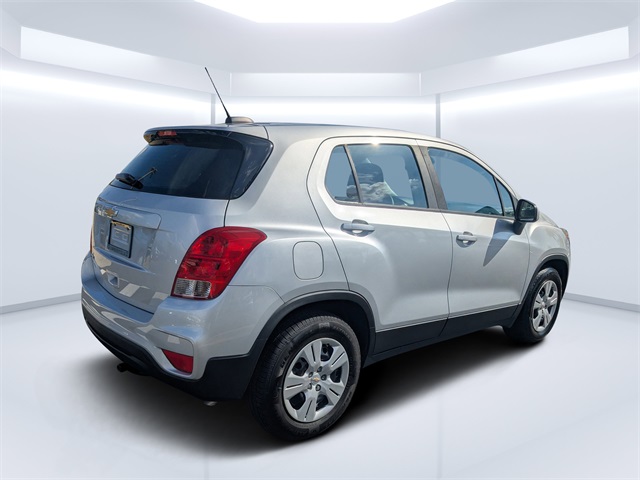 2017 Chevrolet Trax LS photo 3