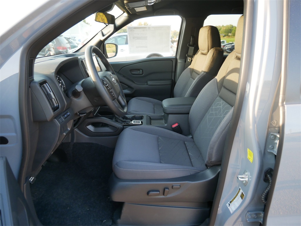 2026 Nissan Frontier SV photo 5
