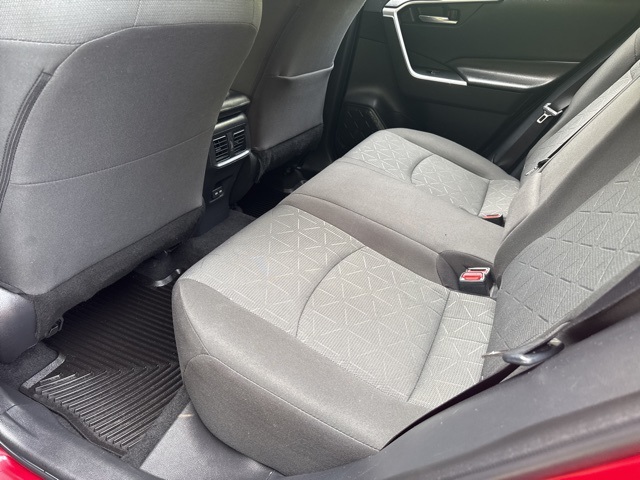 2022 Toyota RAV4 XLE photo 13