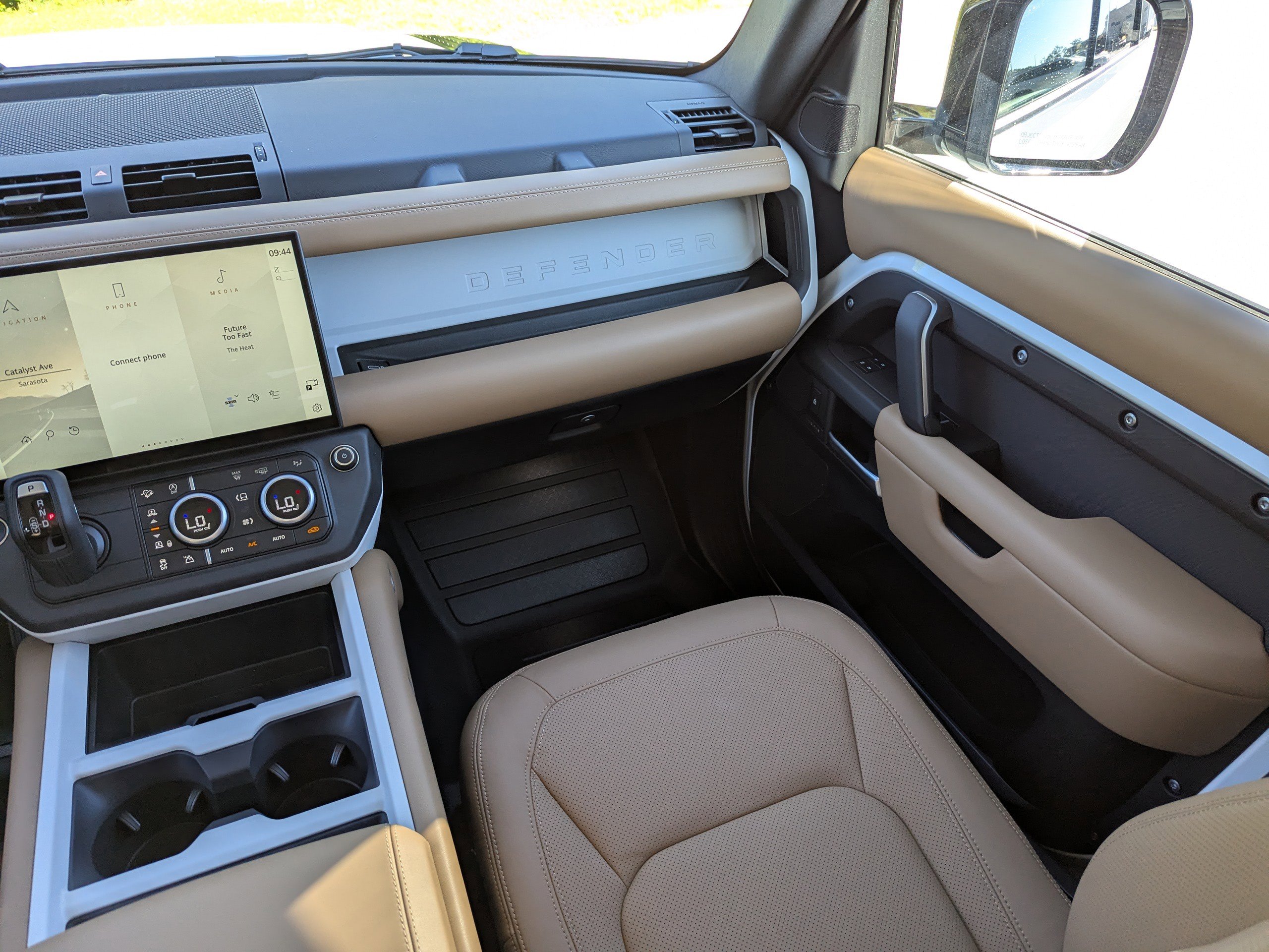 2026 Land Rover Defender 110 S photo 12