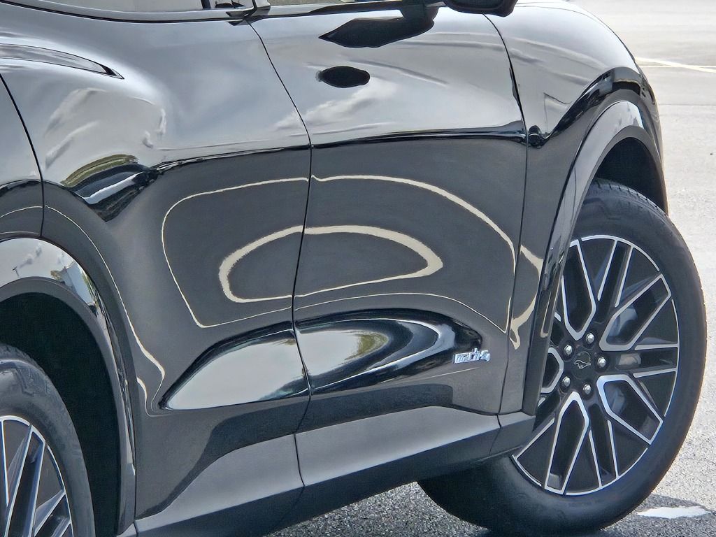 2025 Ford Mustang Mach-E Premium photo 7