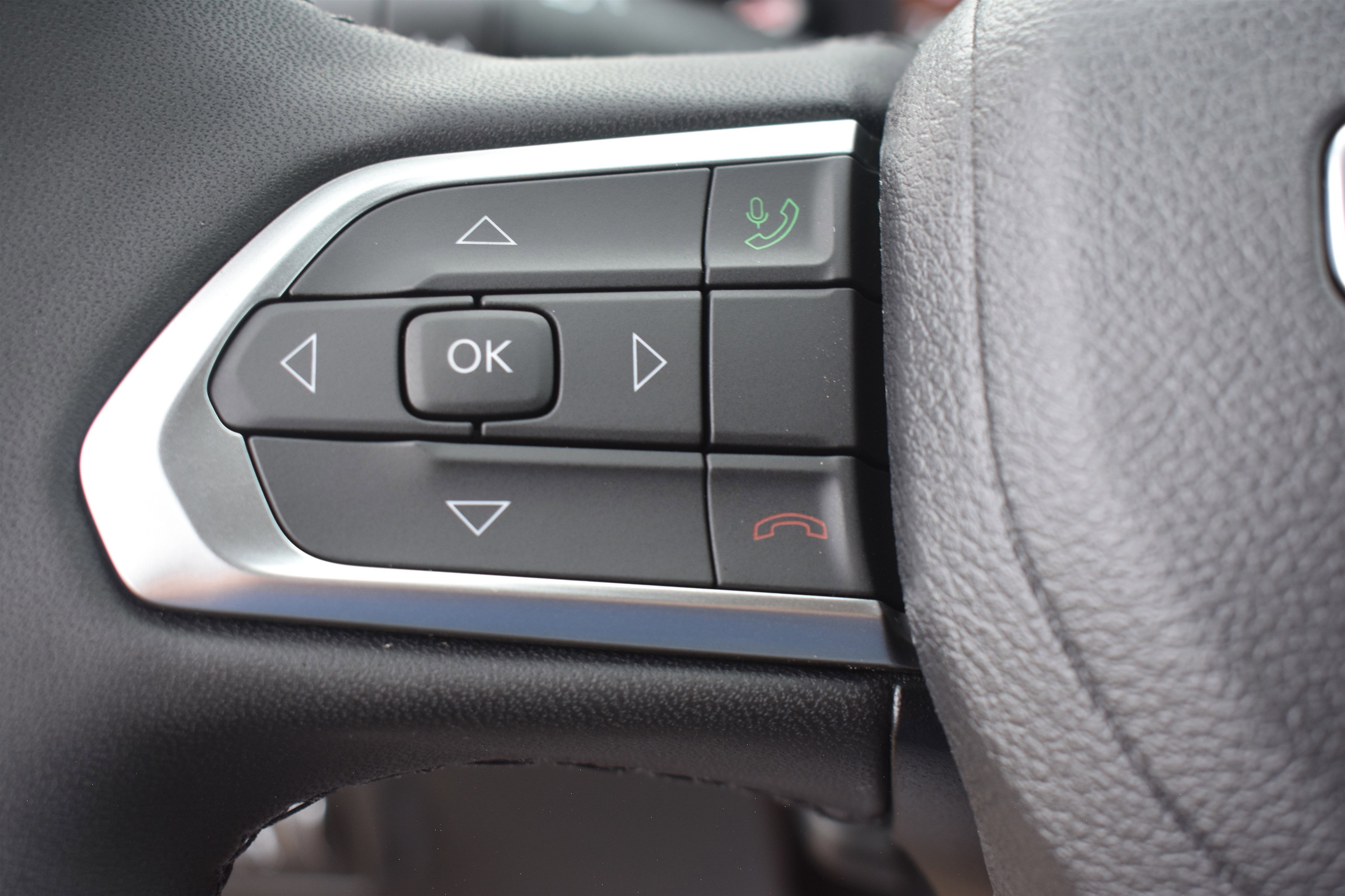 2026 Jeep Compass Latitude Altitude photo 10