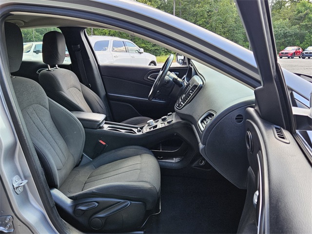 2016 Chrysler 200 LX photo 13