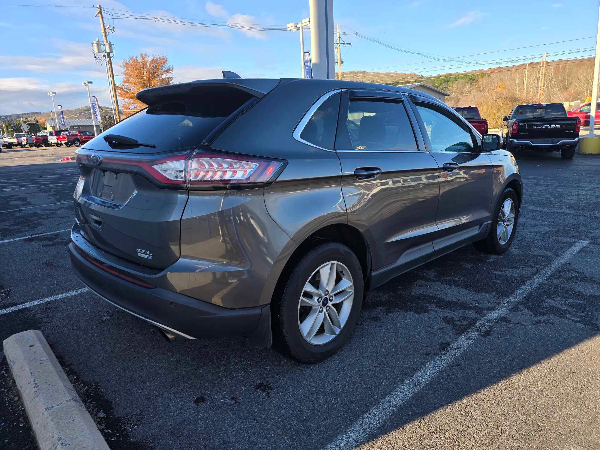 2016 Ford Edge SEL photo 2