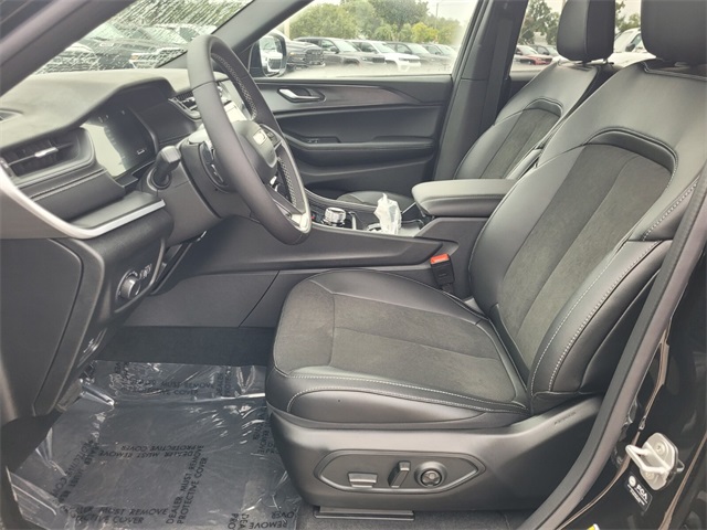 2025 Jeep Grand Cherokee Altitude X photo 3