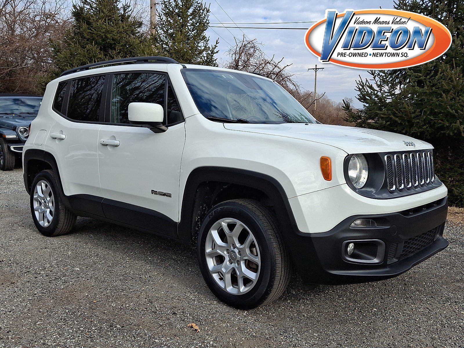 2016 Jeep Renegade Latitude's photo
