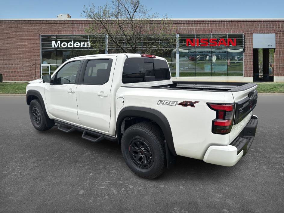 2025 Nissan Frontier PRO-4X photo 2