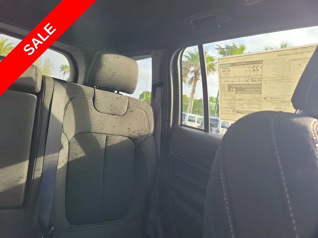 2025 Jeep Grand Cherokee Laredo Altitude photo 15