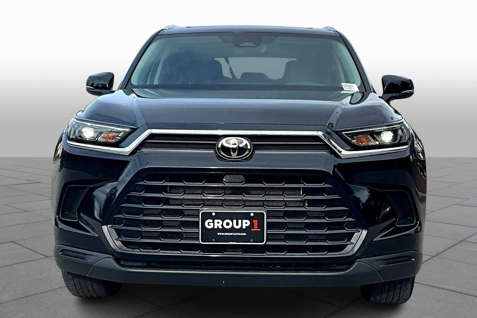 2025 Toyota Highlander Hybrid XLE photo 3