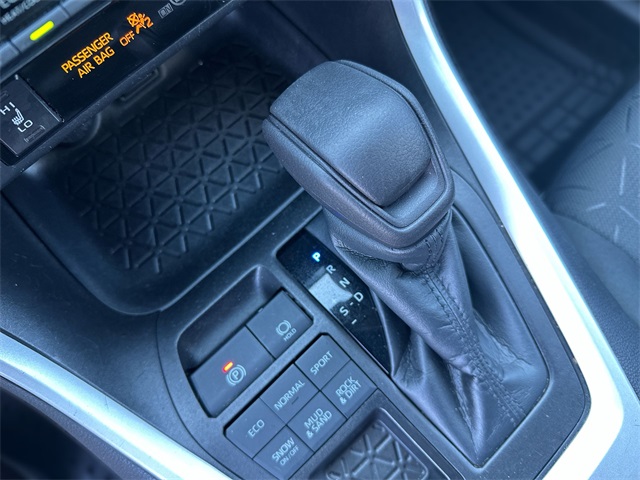 2021 Toyota RAV4 XLE photo 21