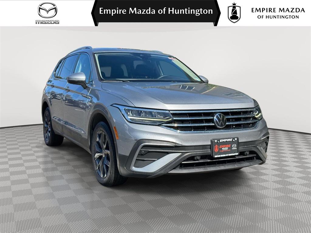 2023 Volkswagen Tiguan SE's photo