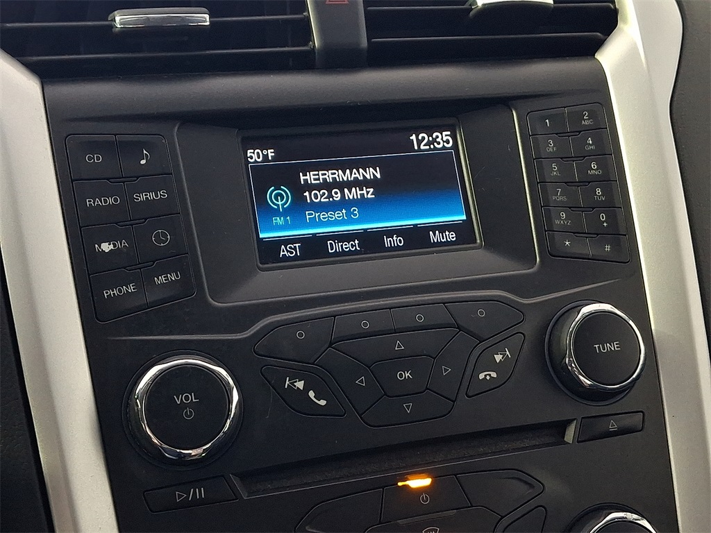 2015 Ford Fusion SE photo 17