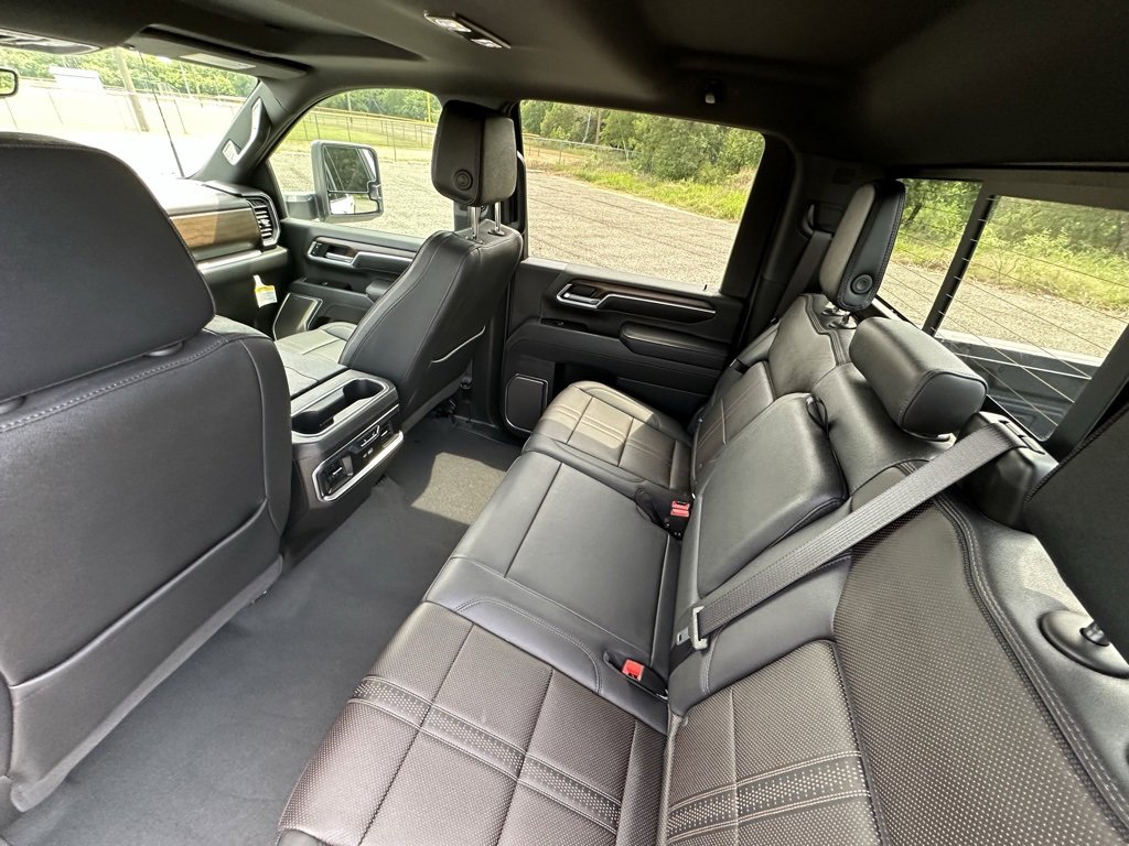 2025 Chevrolet Silverado 2500HD High Country photo 23