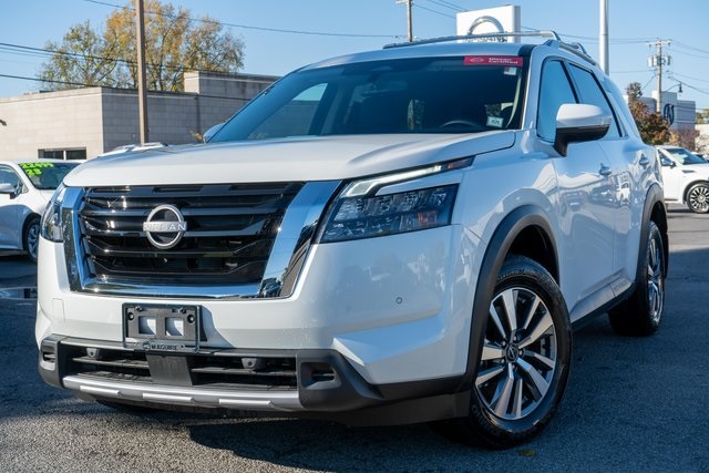 2025 Nissan Pathfinder SL's photo